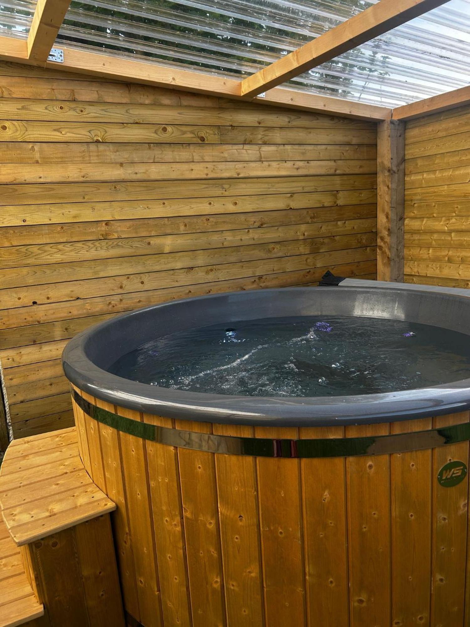 The Alpaca Farmhouse With Hot Tub And Alpaca Experience Included Dromara Exterior photo